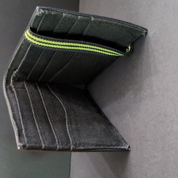 Aeropostale N/Y Black Bi-fold Wallet with Elastic Strap. - Picture 3 of 6